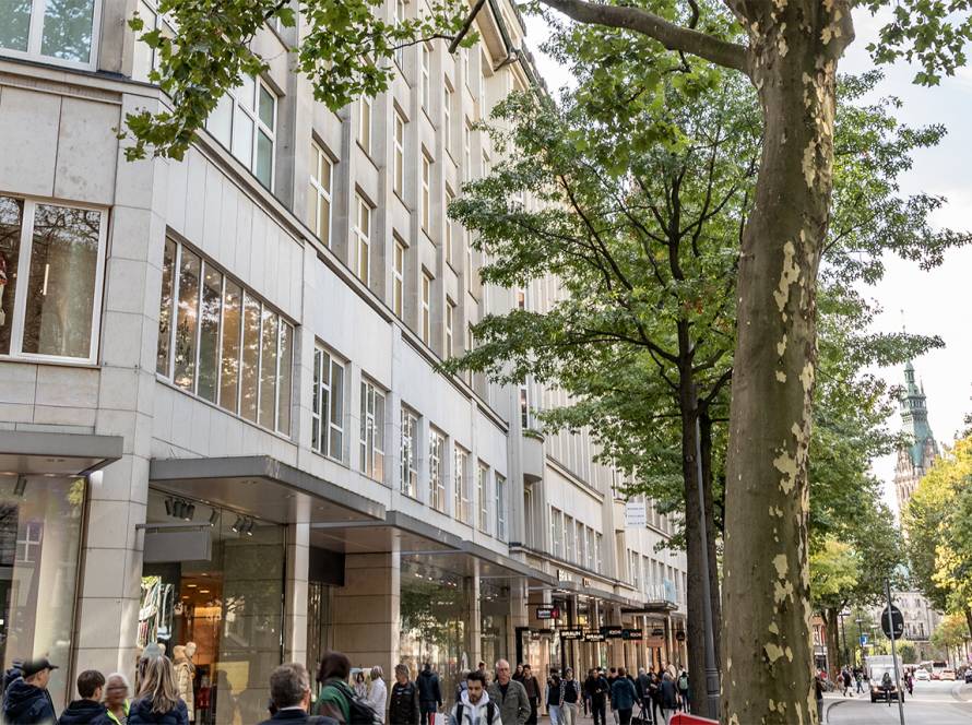 Foto Straßenansicht Hanse-Haus, Firmenzentrale, schmale Ansicht